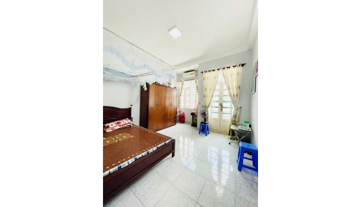 Bán nhà Quận 12, Nhà đẹp 3 tầng 104m2, KV Trung Tâm, Mặt tiền Trương Thị Hoa Q12, Nhỉnh 9 Tỷ, Còn Thương lượng